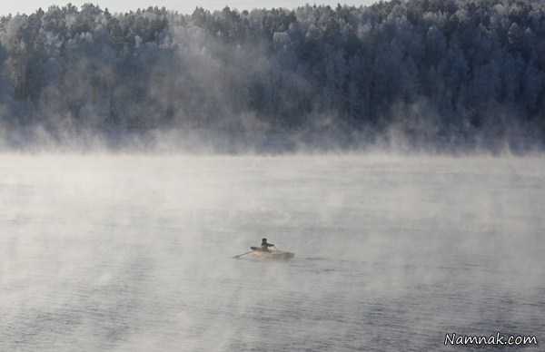 قایق سواری در رودخانه مه گرفته ، عکس روزانه ، عکسهای روزانه