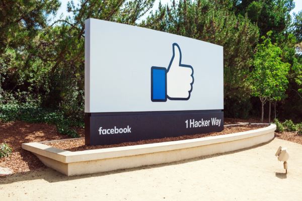 گزارش مالی فیس بوک از سه ماهه چهارم ۲۰۱۵؛ محبوب ترین شبکه اجتماعی رکوردهایی جدید به ثبت رسانده است