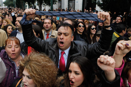 عکس/ تظاهرات هزاران نفر در اعتراض به سیاست های دولت در «آتن» 