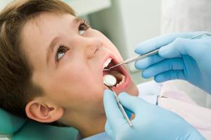 با کودکی که از «دندان پزشکی» می‌ترسد چه کار کنیم؟