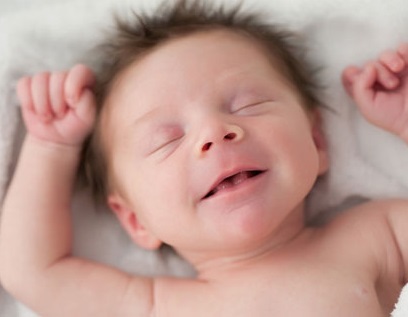 مامان و نی نی/ علل شگفت انگیز «آه کشیدن» نوزاد در خواب