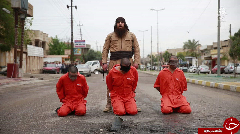 داعش سه پیشمرگه کرد را در انظار عمومی گردن زد