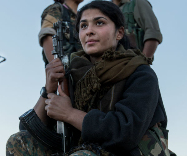 زنان کرد مبارز: داعشی‌ها را می‌کشیم تا به جهنم بروند+ عکس