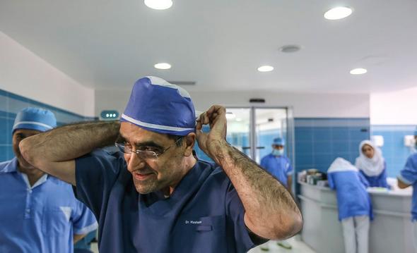 تصاویر : روز کاری وزیر بهداشت با سه عمل
