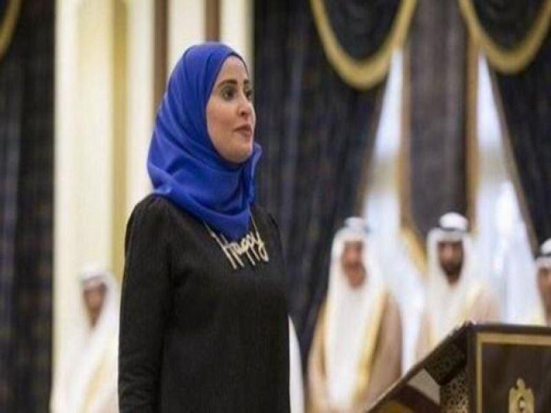 عکس/ وزیر خوشبختی امارات در حال ادای سوگند در برابر شیخ محمد حاکم دبی  