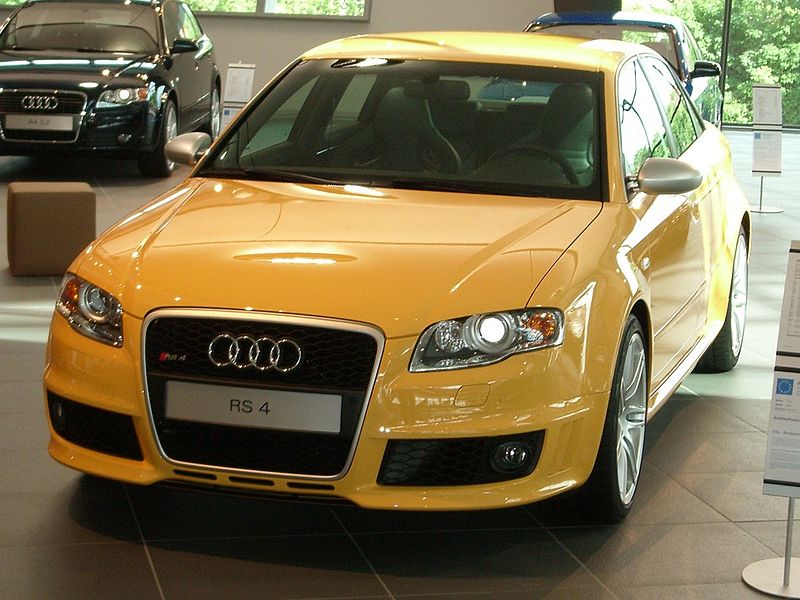 800px-Audi_RS4_B7_Limo