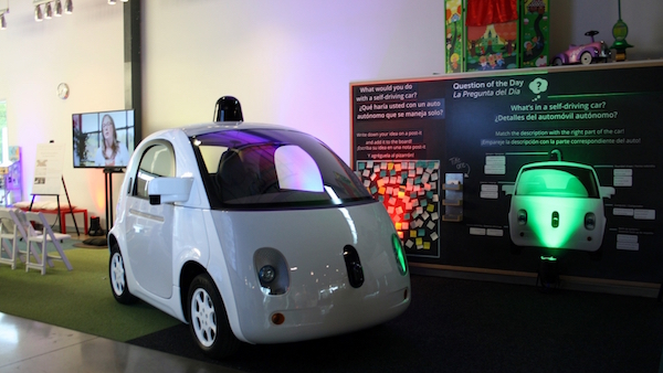 گوگل تمرکز ویژه ای را روی طراحی داخلی خودروی بدون راننده اش قرار داده است