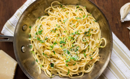 غذای ملل/ «اسپاگتی روغن زیتون و سیر»، غذای اصیل رومی