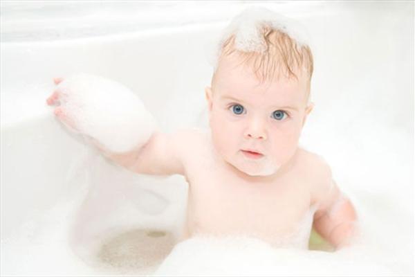 مامان و نی نی/ روش صحیح حمام بردن «نوزاد»