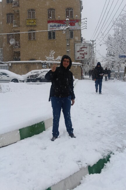 شادی دانش آموز از تعطیل شدن مدارس به علت برف