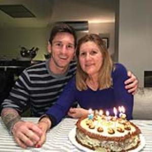 کیک تولد لیونل مسی برای مادرش