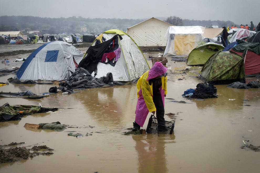 عکس/ گل و لای در اردوگاه اسکان پناهجویان در یونان