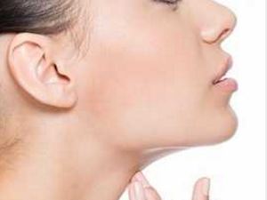پوست و مو/ بهترین روش رفع و درمان تیرگی پوست گردن