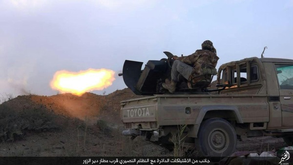 تصویری از یک داعشی در حین شلیک تسلیحات