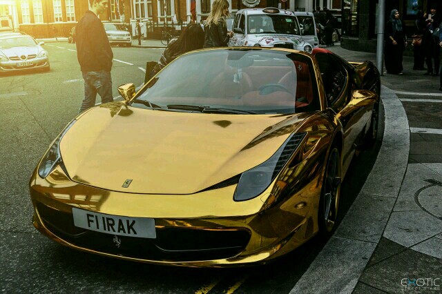ماشین از جنسه طلا