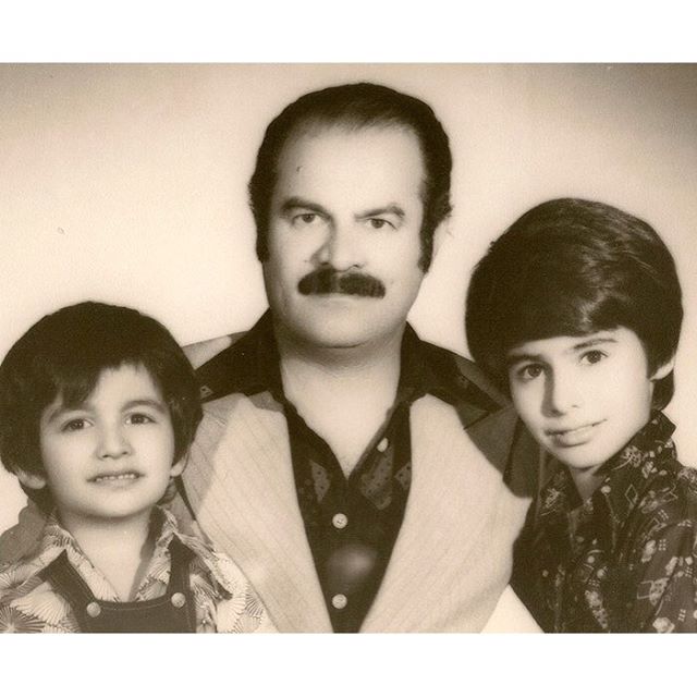 چهره ها/ عکسی از دوران کودکی برادران قاسم خانی در کنار پدر