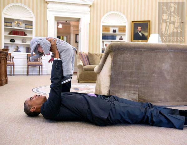 بازی اوباما با فرزند همکارش در کاخ سفید