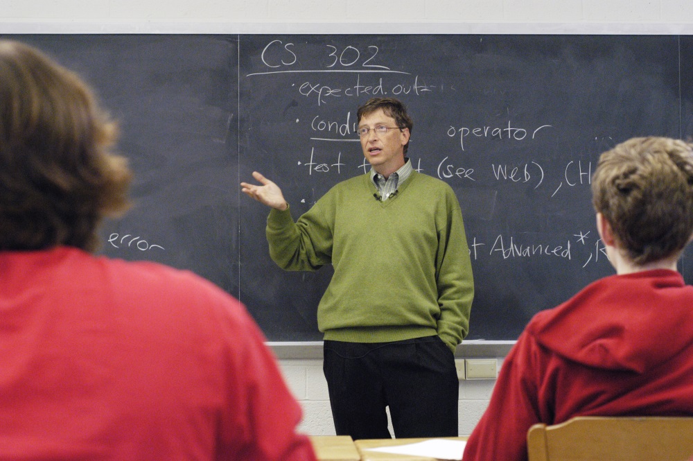 Microsoft chairman and chief software architect Bill Gates delivers a surprise lecture Oct. 12 in Computer Science 302, Introduction to Programming, a class normally taught by graduate student and teaching assistant Aneesh Karve. As "guest lecturer," Gates talked about the promise of the technology and responded to student questions. The surprise lecture was videotaped for a later segment on mtvU, a 24-hour college network. ©UW-Madison University Communications 608/262-0067 Photo by: Jeff Miller Date: 10/05 File#: D100 digital camera frame 14327