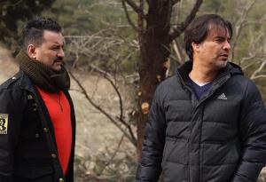 چهره ها/ «مهراب قاسم خانی» و برادرش سر صحنه فیلم «خوب، بد، زشت»