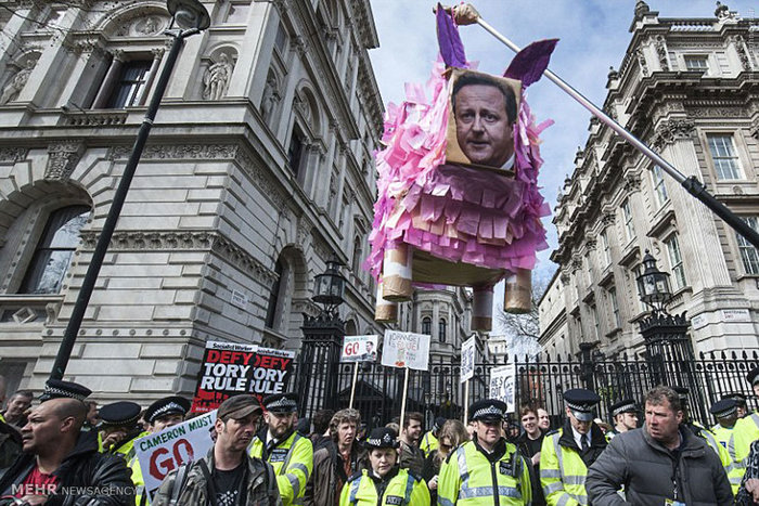 تظاهرات علیه جیمز کامرون در لندن