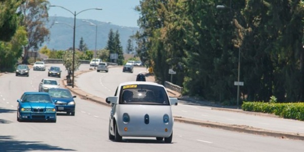 گوگل در مورد تصادف خودروی بدون راننده اش و مقصر شناخته شدن آن توضیح داد