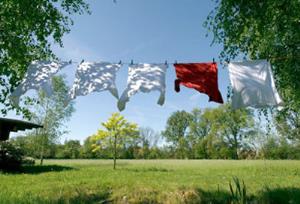 ﻿ روش های اصولی شستن و خشک کردن انواع لباس