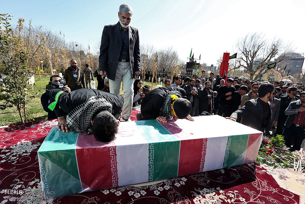 عکس/ مراسم تشییع و تدفین پیکر مطهر دو شهید گمنام در شیراز‎
