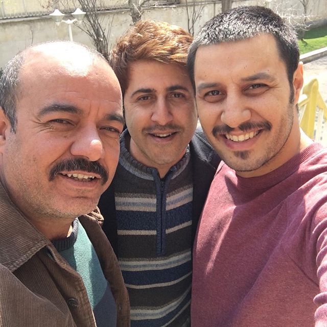 چهره ها/ سلفی «هومن حاج عبداللهی» در کنار دو طناز کاربلد