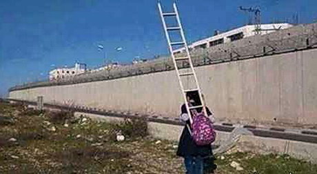 دختری‌ که با نردبان به مدرسه می‌رود!