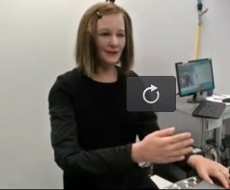 فیلم روبات انسان‌نما که مانند یک انسان واقعی واکنش نشان می‌دهد 
