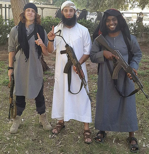 داعشی مو قرمز: دستان مهاجمان را کوتاه می‌کنیم+ تصاویر