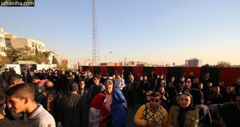 حضور مردم و طرفداران مرحوم مرتضی پاشایی همزمان با اولین سالگرد فوت وی