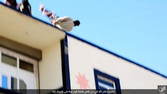 اعدام وحشیانه یک شهروند عراقی از سوی داعش+تصاویر