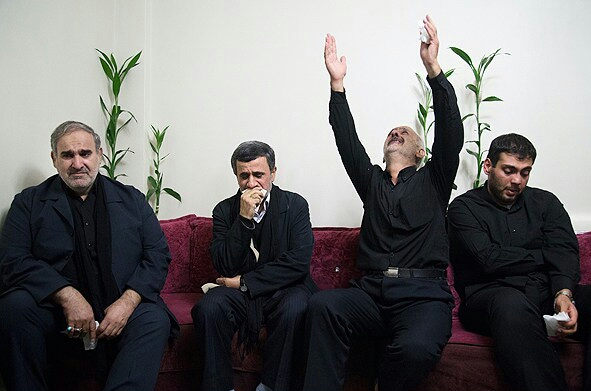 اشک‌های احمدی نژاد در فراق یار دیرین/ چه کسی خبر شهادت را به خانواده داد؟