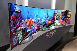 چالش/ کدام تکنولوژی صفحه‌ نمایش برای تلویزیون‌ها بهتر است؛ LCD یا OLED؟