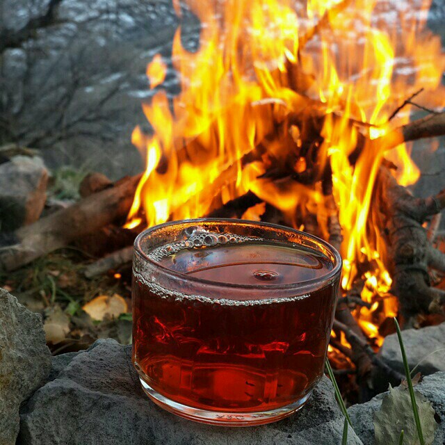 خوردن چای زغالی در دل کوه های  استان ایلام