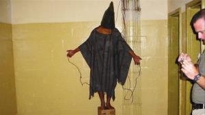 پنتاگون عکس هایی از اقدام به شکنجه زندان‌بانان خود منتشر می‌کند