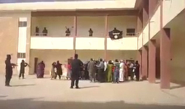 فیلمی ناراحت کننده از صحنه ربودن زنان ایزدی به وسیله داعش + تصاویر
