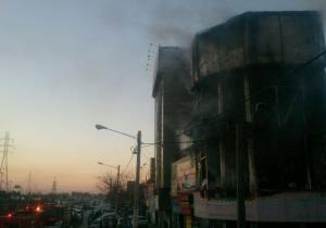حوادث/ آتش سوزی یک مجتمع تجاری در مشهد ۴۰ آتش نشان را به محل حادثه کشاند