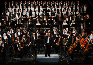 گروه کر ارکستر سمفونیک تهران قطعات انقلابی را به صحنه می‌برد