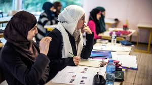  درخواست نخست‌وزیر فرانسه برای ممنوعیت حجاب در دانشگاه‌ها