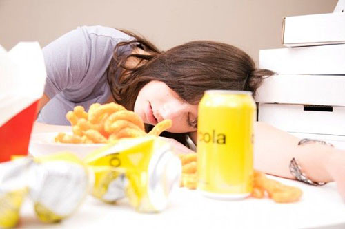 چرا بعد از خوردن غذا احساس خستگی داریم؟