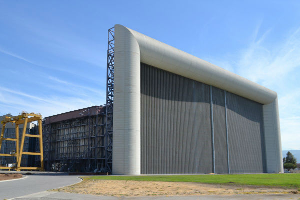 در سال 1939 میلادی مرکز تحقیقاتی Ames به عنوان آزمایشگاه کمیته ملی مشاوره صنایع هوا و فضا در این منطقه احداث شد. در سال 1949 میلادی، این مرکز بزرگ ترین تونل بادی دنیا را در خود جای داد که برای صنایع هوا و فضا نقشی کلیدی داشت. این روزها، بخش اعظمی از فعالیت های ناسا در حوزه علوم کامپیوتر نیز در این مرکز اتفاق می افتد.