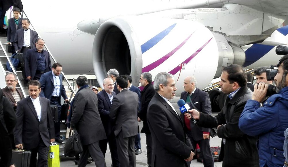 دیپلماتهای ایرانی مقیم عربستان به کشور برگشتند+عکس