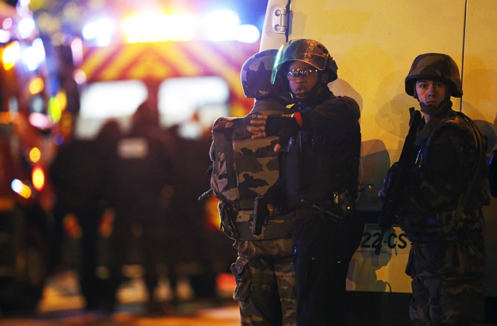 جنگ در قلب پاریس: دست کم 160 کشته در پایتخت فرانسه/ بیش از 200 زخمی+فیلم و تصاویر