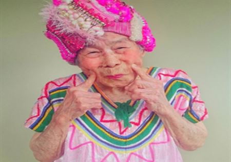 عکس های داغ مانکن شدن زنی در 90 سالگی