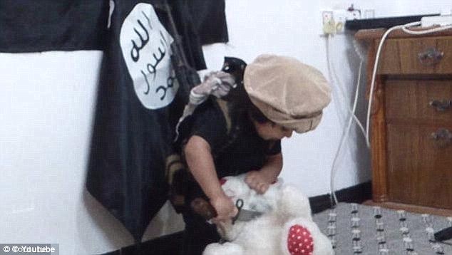 آموزش هولناک کودکان داعشی برای کشتار + تصاویر