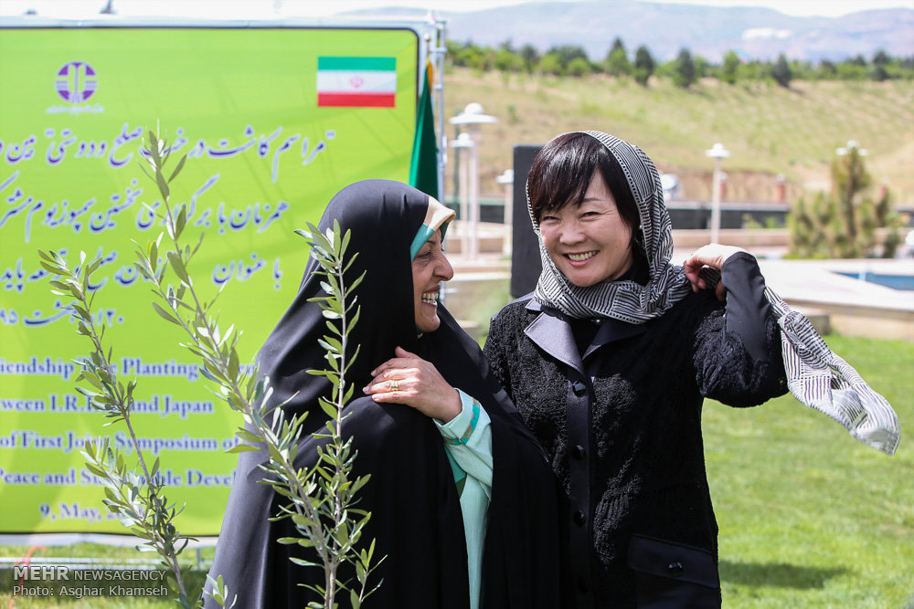 کاشت درخت صلح بین دو ملت ایران و ژاپن