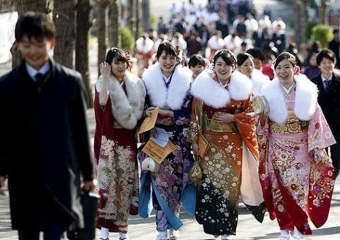زنان و دختران ژاپنی با لباس سنتی