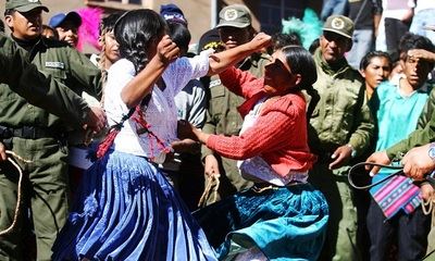 عکس های عجیب فستیوال مسخره زنان و مردان در ماچا